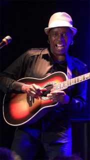 Vernon Reid playing guitar